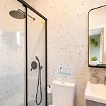 Julio Dinis Secret Retreat - By Guest Apartment *