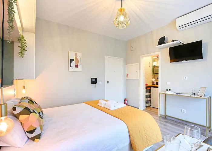 Julio Dinis Secret Retreat - By Guest Apartment